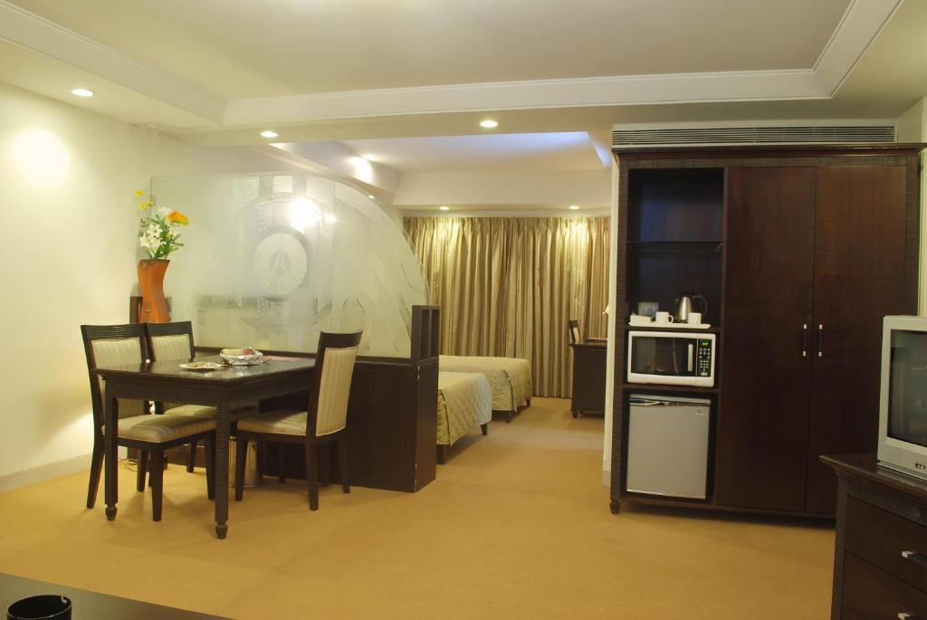Ambience Executive Hotel Pimpri-Chinchwad Phòng bức ảnh