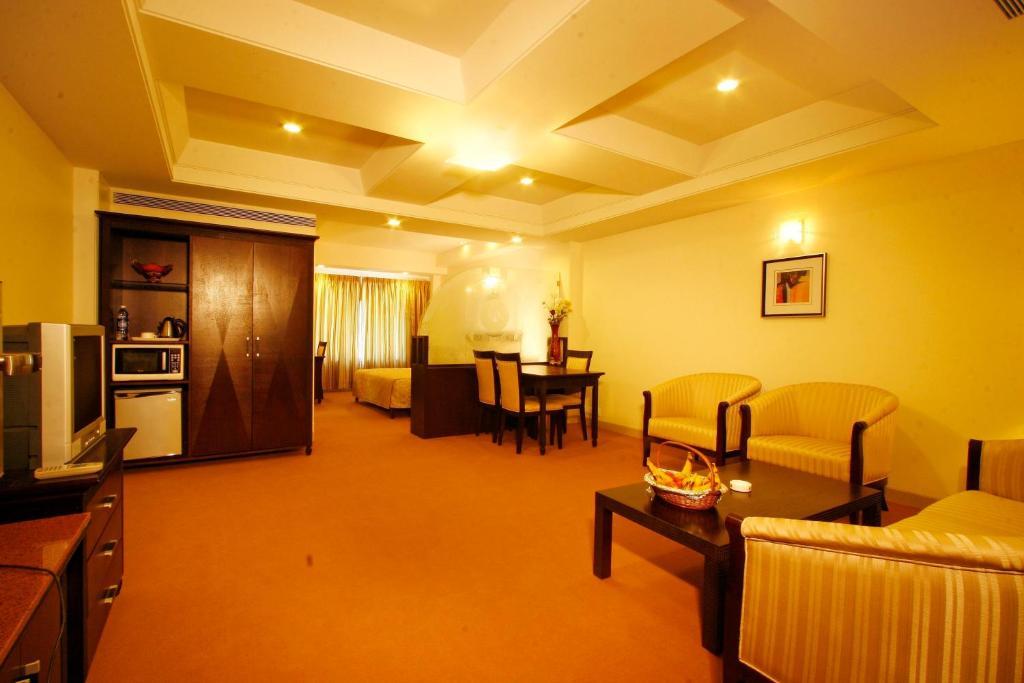 Ambience Executive Hotel Pimpri-Chinchwad Phòng bức ảnh